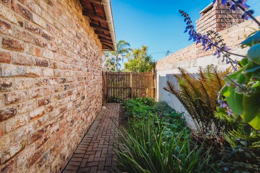 2 Bedroom Property for Sale in Denneoord Western Cape